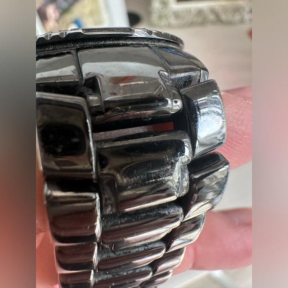 Guess rhinestone water resistant steel wrist watch *has not been tested* - Picture 13 of 16